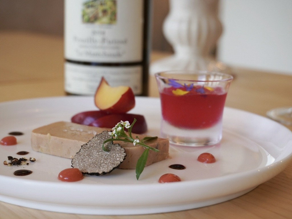 フランス産フォアグラのテリーヌ 赤紫蘇のジュレ添え