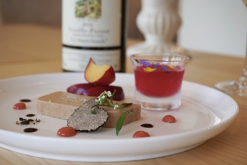 フランス産フォアグラのテリーヌ 赤紫蘇のジュレ添え