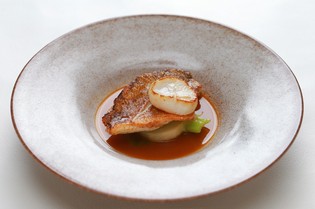 伝統的な技法が光るエレガントな佇まい「カシーのブイヤベース」