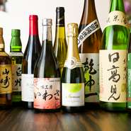 お酒は料理に合わせやすいものを種類豊富に揃えたとのこと。ワインは産地にこだわらず、リーズナブルでおいしいものを、日本酒は宮城県の地酒をセレクト。女性に人気の定番カクテルも揃っています。