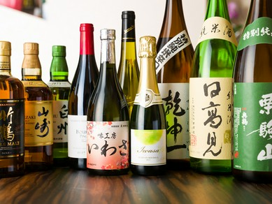 ワインや日本酒、ウイスキーにカクテルとお酒のメニューも充実