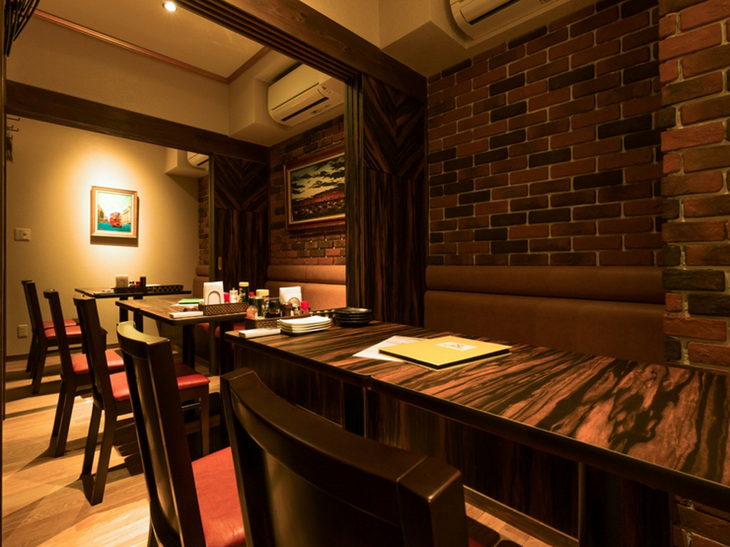 引き戸で仕切れば最大3部屋の完全個室になるボックス席を完備