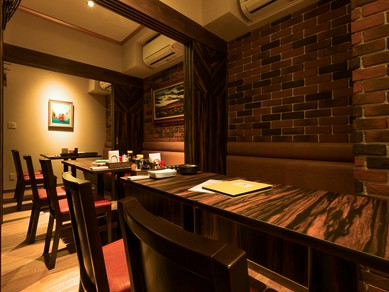 引き戸で仕切れば最大3部屋の完全個室になるボックス席を完備