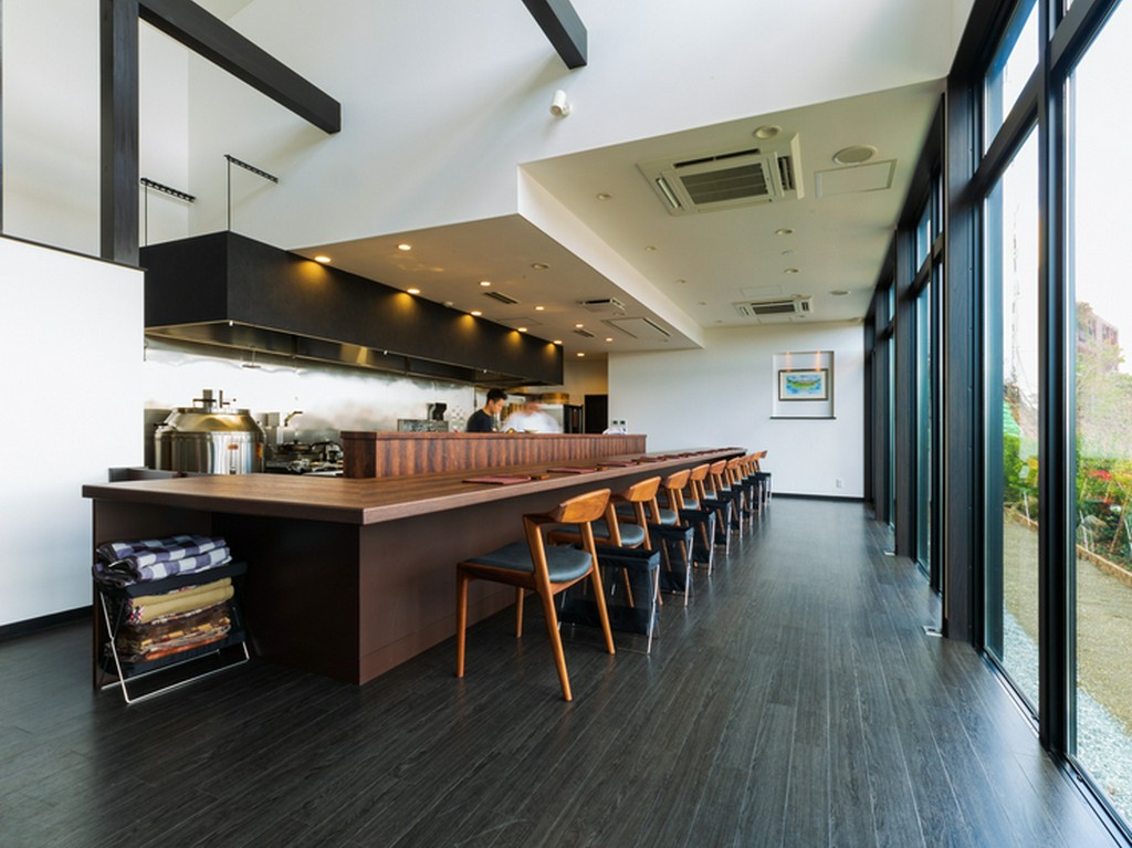 カウンター席メインの一軒家レストランで唯一無二の食体験を