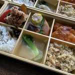 1,800円…中華のおかず4品・点心・ご飯もの
2,160円…ふかひれを含む中華のおかず4品・点心・ご飯もの
2,700円…ふかひれ・牛肉を含む中華のおかず4品・点心・ご飯もの
