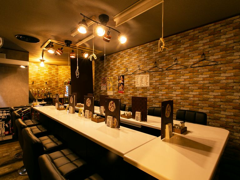 カウンター主体のお店は、贅沢なお1人さまもオススメ