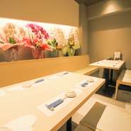 2卓最大12人まで利用可能な個室。会食などビジネスの席だけでなく、宴会にも対応可能なプライベート空間。個室利用を希望の場合は予約時にお店まで、早めのご相談がオススメです。