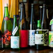 日本酒は東北に限定せず、全国各地のものを偏らないよう品揃え