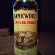 リンクウッドの特級時代のボトルです。
バニラ、メープル、桃の香り。30年以上前のボトルですが、フレッシュ感もあり美味しいです。