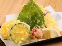 その日その時に採れた新鮮野菜を使用した『富良野野菜の天ぷら盛り合わせ』