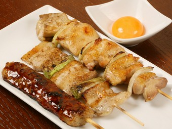 長さ30cmの看板メニュー『ジャンボ三兄弟』