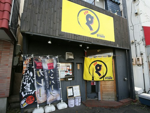 JR千歳線「白石」駅から歩いてすぐ。黄色地にgの看板が目印