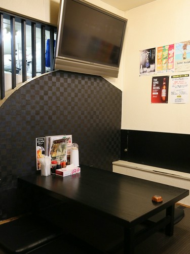 くつろげる座敷テーブル席にはテレビモニターも