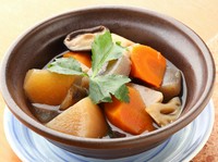 鶏肉や季節の野菜を煮込んだ日田の郷土料理。