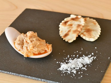 濃厚な味わいとワインとのハーモニーを楽しむ『あん肝』