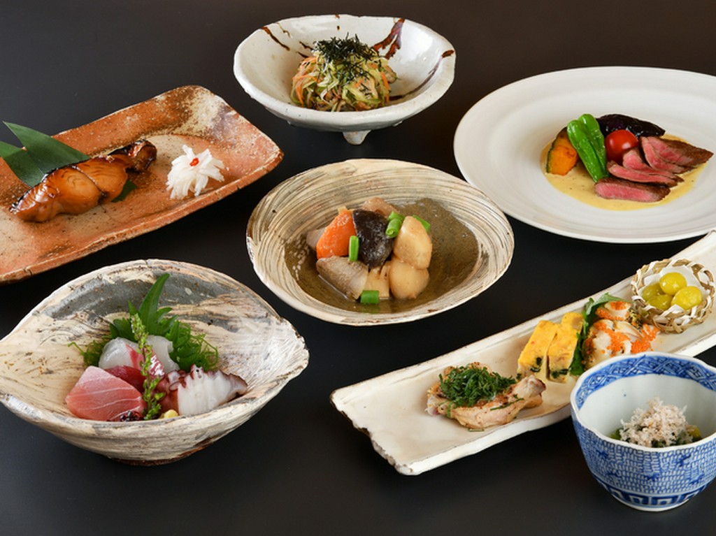 旬食材で彩る季節の『おまかせコース』を2週間替わりで提供