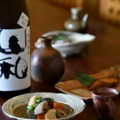 季節の料理に合う日本酒や焼酎をはじめ、お酒の取り揃えも充実