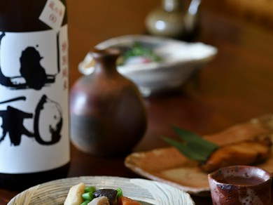 季節の料理に合う日本酒や焼酎をはじめ、お酒の取り揃えも充実