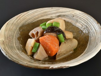 味噌を使った、とろりと優しい風味と食感が人気『味噌筑前煮』