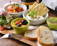 ワイン、ビール、サワー。どんなドリンクとも相性が良い『前菜5種盛り合わせ』