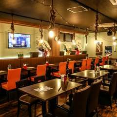 おいしい料理と豊富なお酒。思う存分食べ、飲み、語らえる店