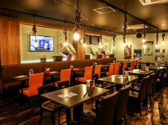 おいしい料理と豊富なお酒。思う存分食べ、飲み、語らえる店