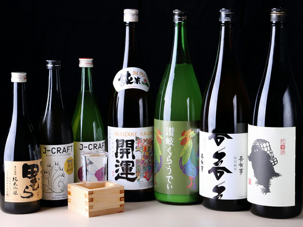 地酒を中心に全国各地の日本酒を用意