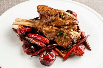 香ばしさ、爽やかな香り。複雑でいて軽やかな『ラム　四川薫るスパイシー』