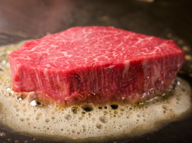 統一された肉質と旨みが絶品。「ふらの和牛」の『ステーキ』