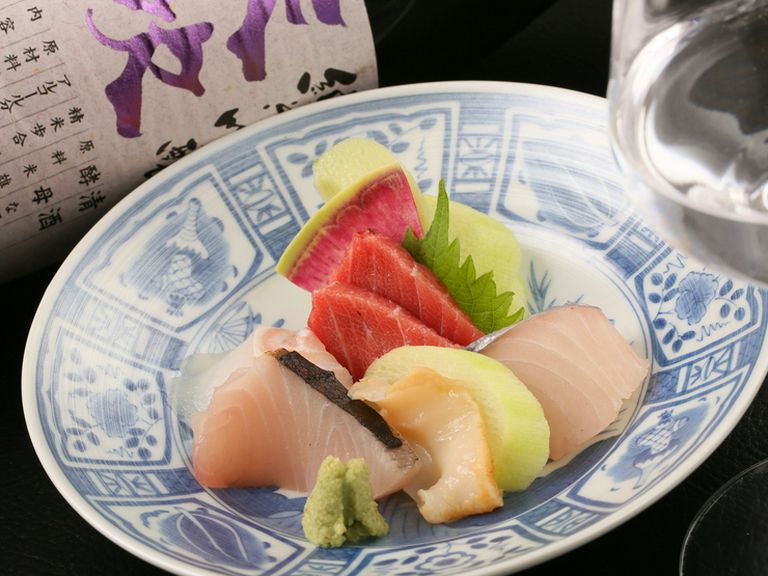 道内外の旬の鮮魚を楽しめる『造り５種盛り合わせ』