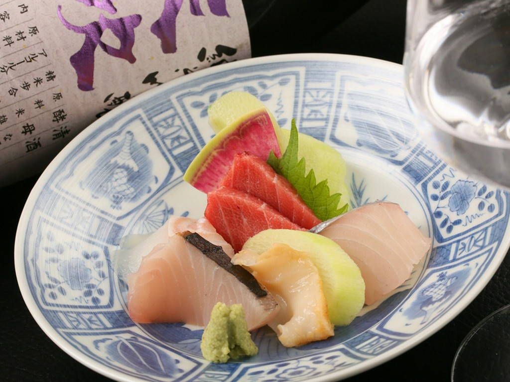 道内外の旬の鮮魚を楽しめる『造り５種盛り合わせ』