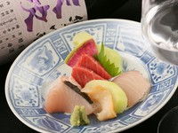 道内外の旬の鮮魚を楽しめる『造り５種盛り合わせ』