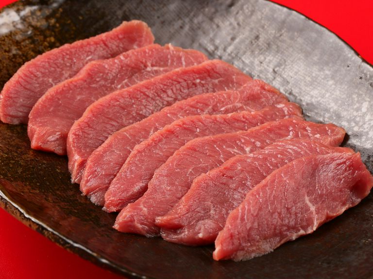 柔らかさと濃厚な旨味に感激必至の『生ラムヒレ肉（数量限定）』
