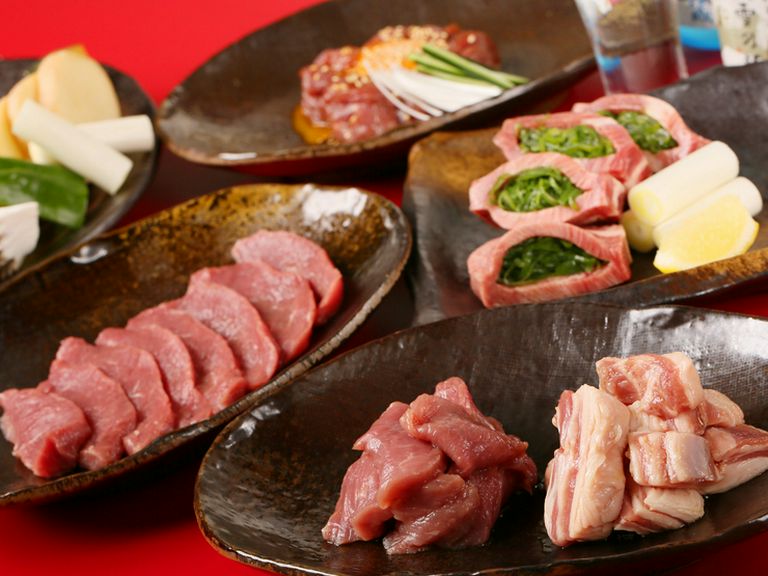 そのおいしさに目からウロコが落ちること必至の「生ラム肉」