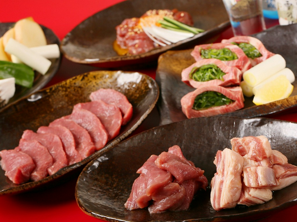 そのおいしさに目からウロコが落ちること必至の「生ラム肉」