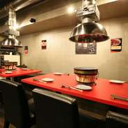 オーナーがおいしいと思ったメニューだけを絞り込んで提供しているので、何を頼んでも満足できます。洗練された雰囲気の中、色々なメニューを少しずつ、料理に合うお酒と一緒に楽しめるというのも嬉しいポイント。