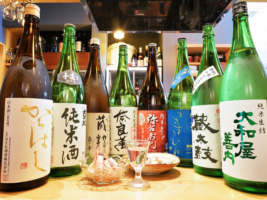 地元の銘酒のほか、四季折々の美酒に酔いしれるひととき