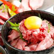 [ランチ内容]
・絶品！日本食中心の前菜
・本日のスープ
・ローストビーフユッケ丼
・極上焼肉2種
・当店手作りデザート
・コーヒーor紅茶