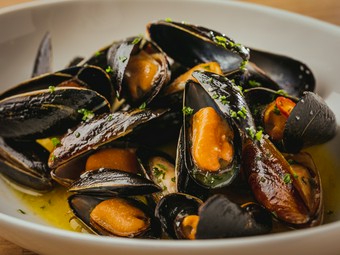 ワインのお供にオススメの『ムール貝の白ワイン蒸し』