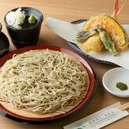 珍しい「天然フラワー海老」の天ぷらが魅力『天せいろ』