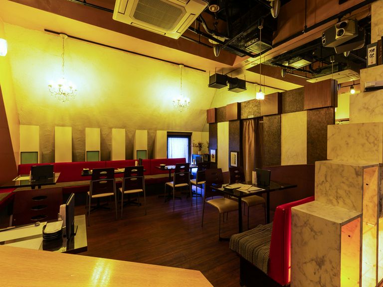 オシャレな店で日本料理をいただけるというギャップも楽しめる