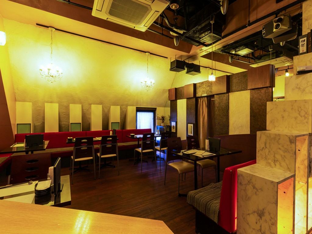 オシャレな店で日本料理をいただけるというギャップも楽しめる