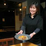 「少しでもお客さまの顔を覚えて、積極的に会話をすることを心がけています」と語る横山氏。それぞれの状況を見極めて、最適な距離感を保ちながらもてなしてくれるので、居心地よく過ごせます。