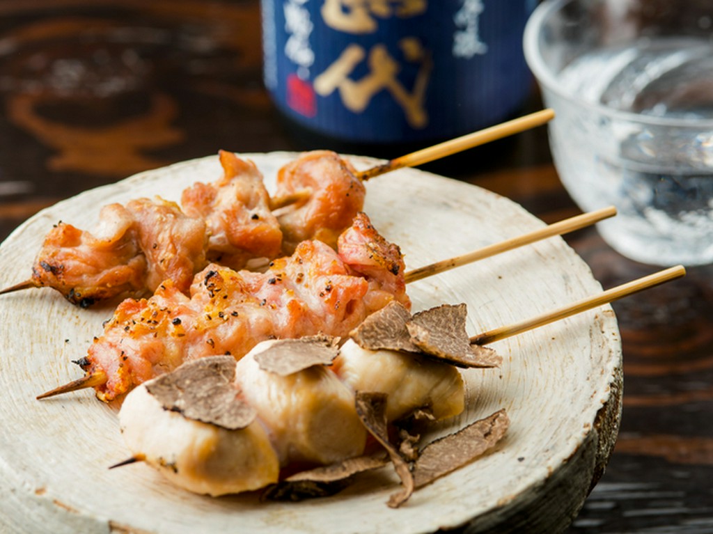 甘みがあり、脂肪分も少ないため旨みが強く、歯ごたえが適度にある鶏肉『近江軍鶏』