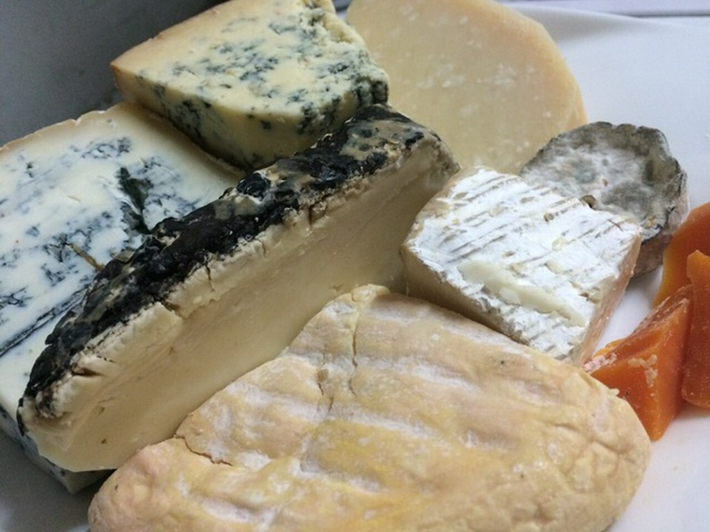 各地よりオススメチーズをセレクト『チーズ盛り合わせ』