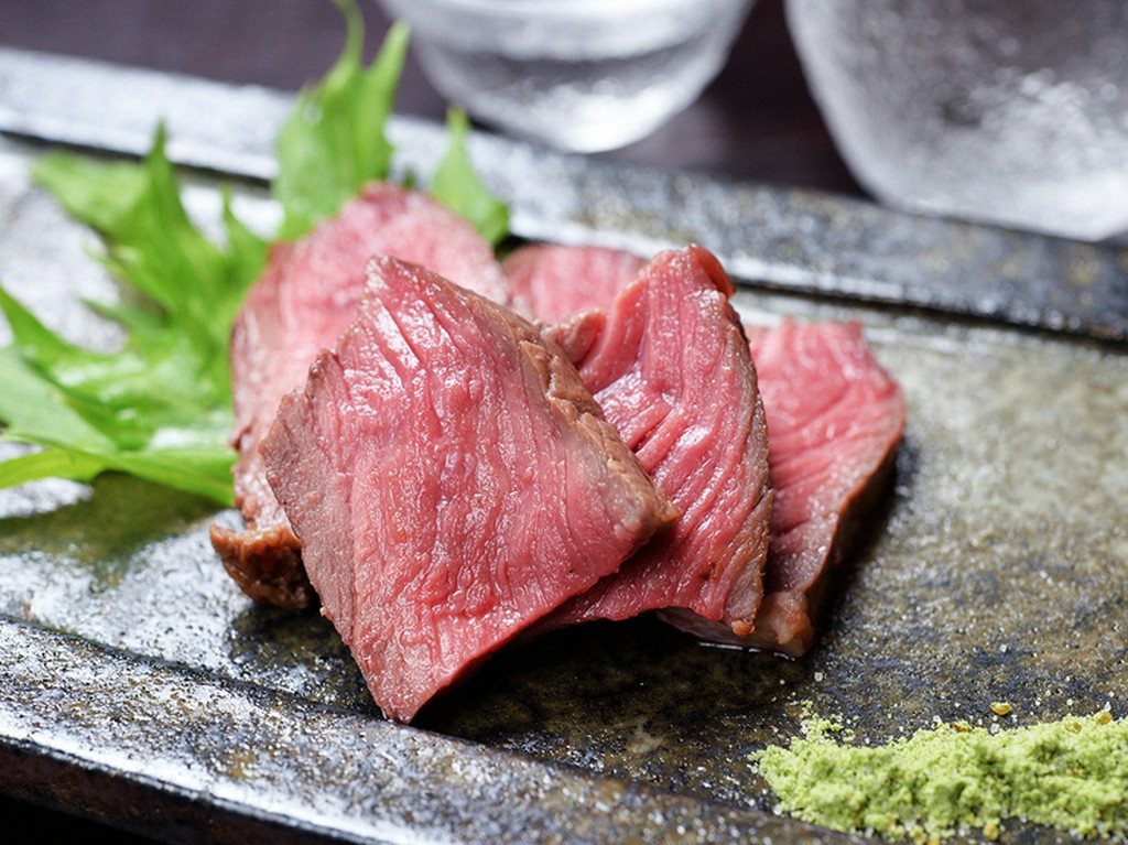 牛肉の旨みをじっくり味わえる『牛サーロイン』