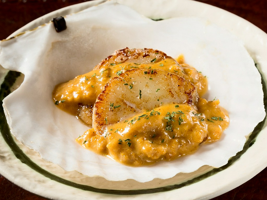 海の幸を贅沢に味わえる『三陸産　ホタテのソテー　生うにクリームソース』