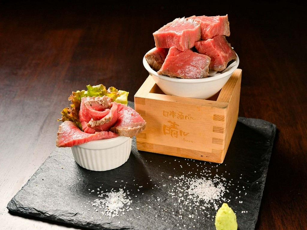 日本酒と一緒に楽しみたい『酒粕と味噌漬け 自家製ローストビーフ』