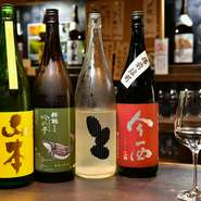 岩手や北東北の日本酒を中心に、全国各地から取り寄せた様々な日本酒を常時約30種類用意。週4～5回はメニューが変わるので、訪れるたびに新しい日本酒に出会えるのも【日本酒バル　晴ル】の魅力です。