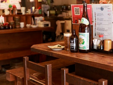 フラリと来店し、食事とお酒をひとり嗜む